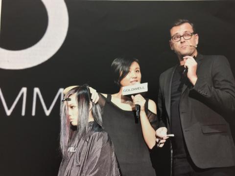 丁丁工作室 - 替知名髮品商逐步口譯