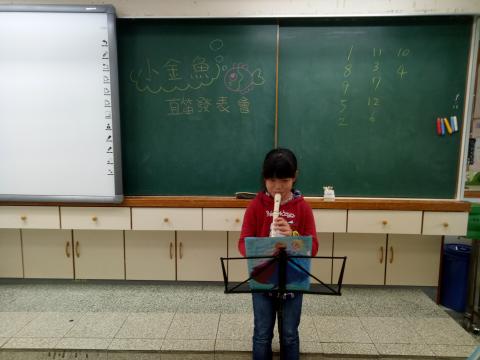 潘潘老師 - 國小三年級直笛小發表