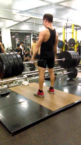 劉乃中 - 硬舉180kg
