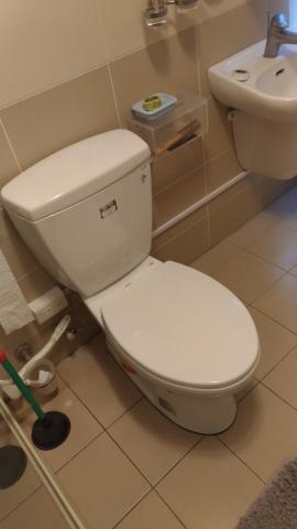 凱圳 - 馬桶旁新增插座。