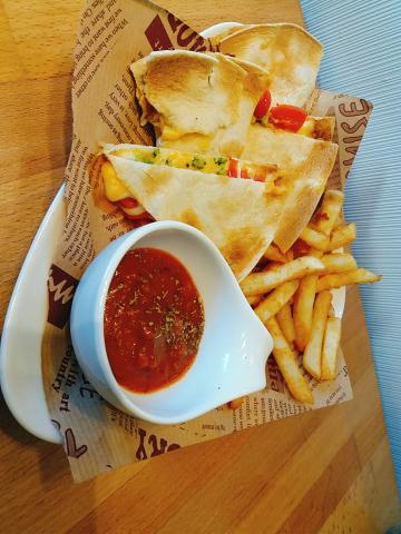 由莉中日雙語工作室 - 在我的粉專上介紹過的 高雄鬆餅先生大仁店墨西哥薄餅