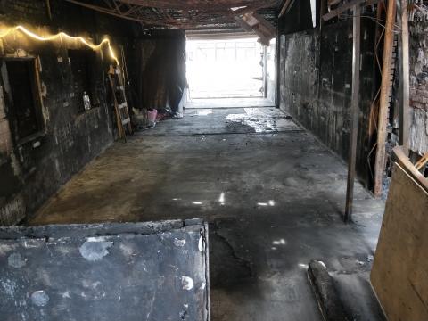 曹龍翔 - 火災清空後 準備 藥劑清洗 除臭.