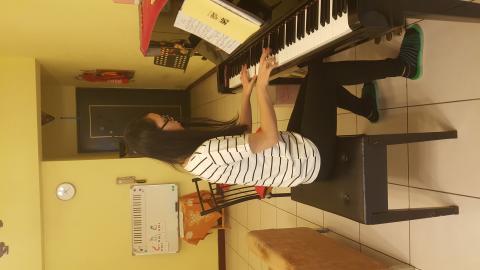 蔡老師音樂（鋼琴 小提琴 長笛） - 學生佩6歲跟哥哥一起到我這學鋼琴，我們一起走過13年的鋼琴歲月，有苦有樂&hellip;&hellip;
今年小姑娘上大學去了，老師心情百感交集啊～
