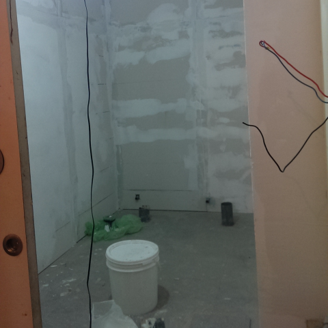 油漆工坊 - 施工前已上批土