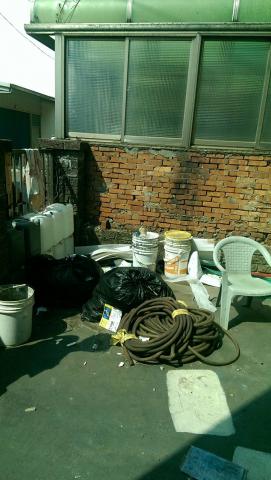 居家修繕大小事 - 前院待清理