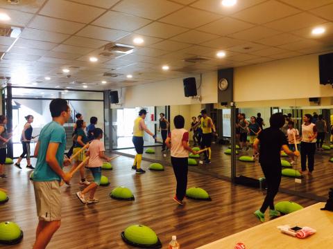 FFTU飛翔體適能教學聯盟 - 瘋狂打擊課程教學中