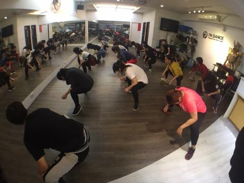 元神極限運動整合行銷有限公司 - 舞蹈教學