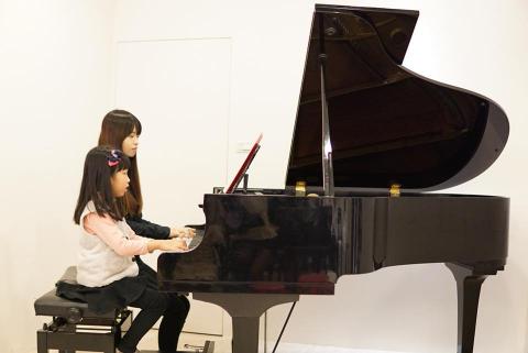 黃宣萍 - 與學生的四手聯彈