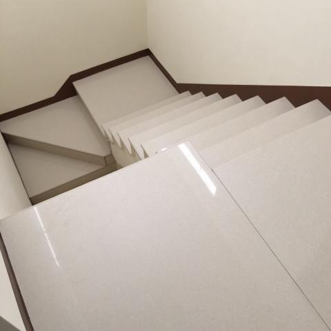 萬福房屋工程 - 拋光石英磚樓梯完工照