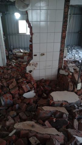 阿財工作室 - 室內牆打除