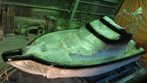 施憲甫 - 船體噴塗