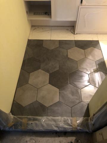 李富崎 - 玄關整修六角磚