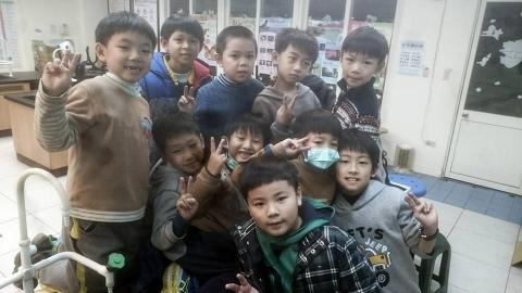 XUAN (炫) - 雖然這只是一部分的照片～還有很多很多期的學生照片沒有放上來～但光是看到這些學生開心的表情！我就很滿足了～很高興能夠教他們這項魔幻藝術才藝^__^Y