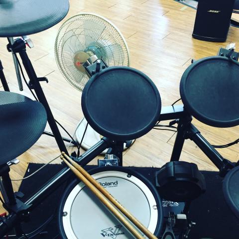 家教 - 公司帶活動，負責打鼓！