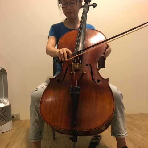 許晁維 -大提琴老師 - 大學1年級學生 重頭開始學