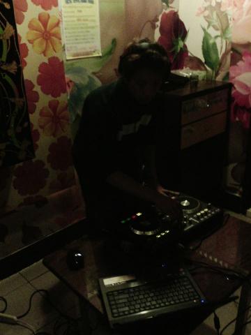 DJ Double H 混音娛樂工作室 - ktv 生日派對 表演現場 DJ Double H 混音娛樂工作室 - ktv 生日派對 表演現場