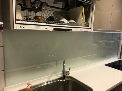 均發實業 - 廚房烤漆玻璃