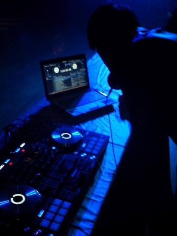 DJ Double H 混音娛樂工作室 - 屏東美和技術學院 聖誕派對-開場dj表演 DJ Double H 混音娛樂工作室 - 屏東美和技術學院 聖誕派對-開場dj表演