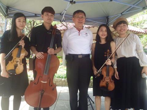 許晁維 -大提琴老師 - 2017年世大運宣傳活動演出