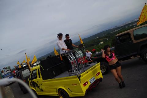 DJ Double H 混音娛樂工作室 - 蘆洲竹山廟會接駕-現場dj DJ Double H 混音娛樂工作室 - 蘆洲竹山廟會接駕-現場dj