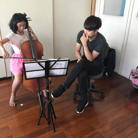 許晁維 -大提琴老師 - 國小五年級 音樂班學生 學習3年