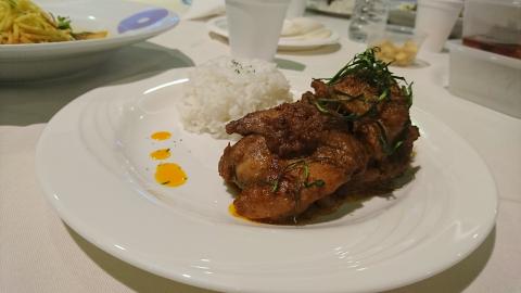 陳愉潔 - 照片中的食物是在新加坡學習的一道菜，不過菜名忘記了XD
P.S因為是與同組人員一起製作，這道菜只參與到擺盤。