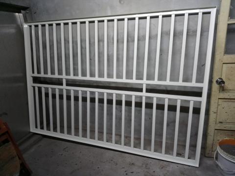 詠鑫整修工程行 - 橫格式鋁製防盜窗