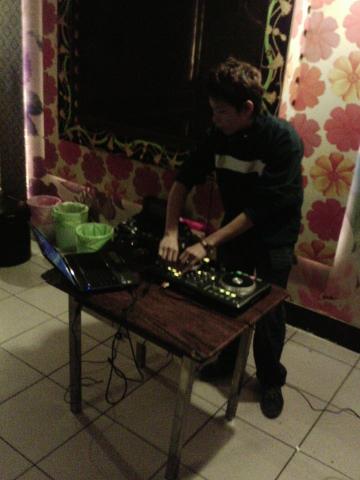 DJ Double H 混音娛樂工作室 - ktv 生日派對 表演現場 DJ Double H 混音娛樂工作室 - ktv 生日派對 表演現場