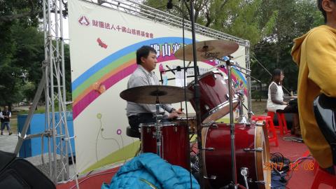 阿輝爵士鼓 - 1061209三民區寒冬送暖活動應邀樂團表演