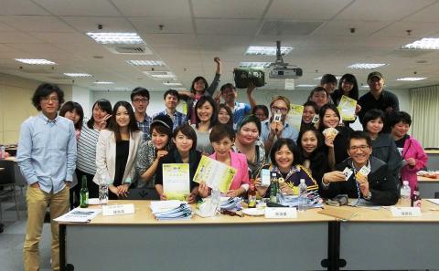 王芩敏 - 金鐘編劇 吳洛纓
TVBS第一屆編劇班 結業式合照 王芩敏 - 金鐘編劇 吳洛纓
TVBS第一屆編劇班 結業式合照