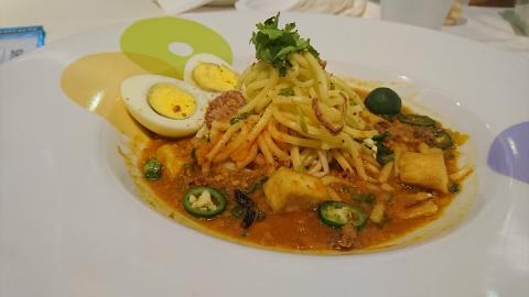 陳愉潔 - 也是在新加坡學習的一道菜，不過菜名還是忘記了XD
P.S因為是與同組人員一起製作，但這道菜除了參與擺盤也有負責調味與製作。