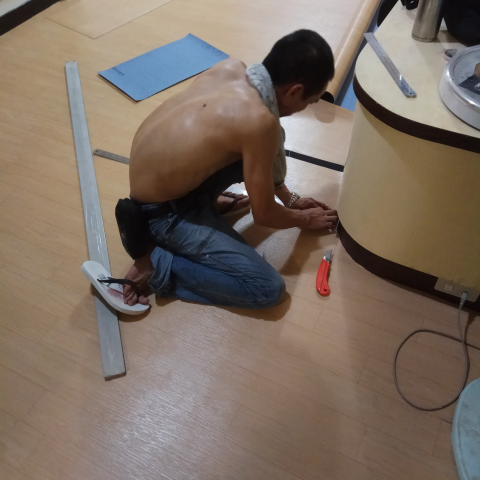 鑫晨專業清潔工作室 - 地墊舖設施工過程