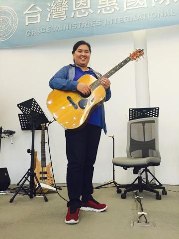 家教 - 公司出差，樂團四團裡有三團吉他手！