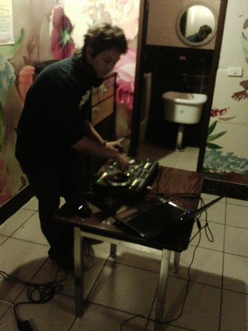 DJ Double H 混音娛樂工作室 - ktv 生日派對 表演現場 DJ Double H 混音娛樂工作室 - ktv 生日派對 表演現場