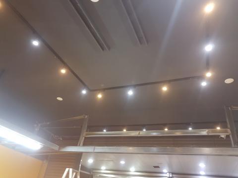 柯明志 - 商業空間裝燈