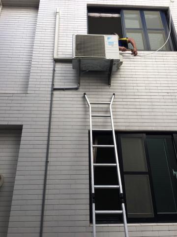 冷氣空調維修安裝保養 - 室外管槽修飾。