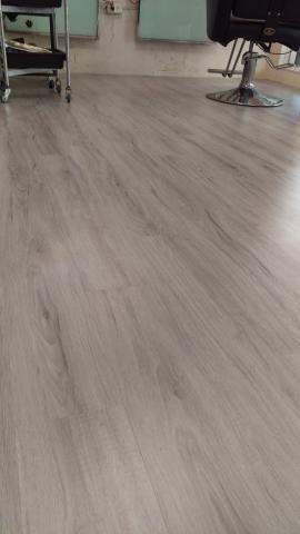 虹沐室內裝修設計 - 昇平街美容工作室，塑膠地板施作