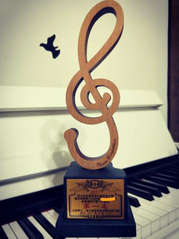 東凡老師鋼琴教學 - 2017維也納音樂大賽三年級組第一名