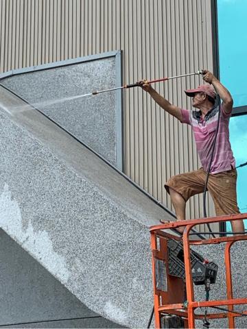 鴻利維護工程行 - 清洗外牆