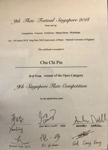長笛碩士朱老師 - 2018年榮獲第九屆新加坡國際藝術節長笛公開賽獲得第三名。