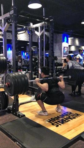 Poe 佛系健身 - 深蹲訓練 -180kg*4下