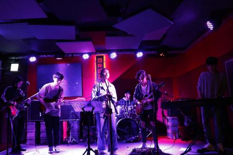 黃冠儒 - 硬邦邦大樂隊
河岸留言售票演出