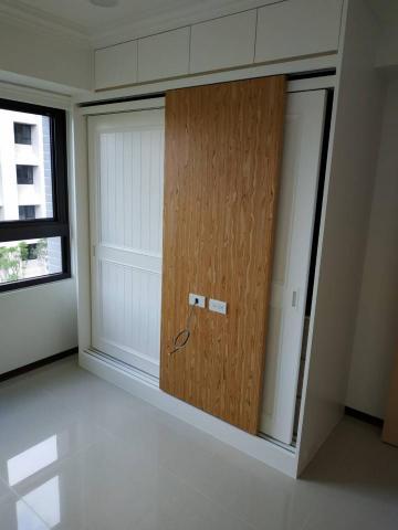 漢忠裝潢設計工程行 - 主臥衣櫃與電視牆.省空間的巧妙設計