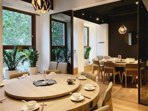 Woodlark Studio - 火鍋106台中公益店:
2019年,室內設計(200坪) Woodlark Studio - 火鍋106台中公益店:
2019年,室內設計(200坪)