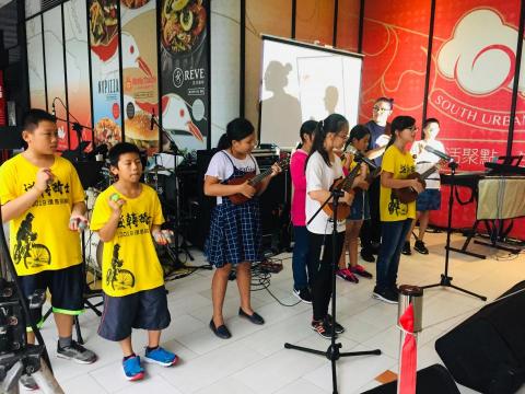 樂琴音樂 - 2019.08 
黃絲帶 烏克麗麗才藝班發表會
地點：國賓影城廣場