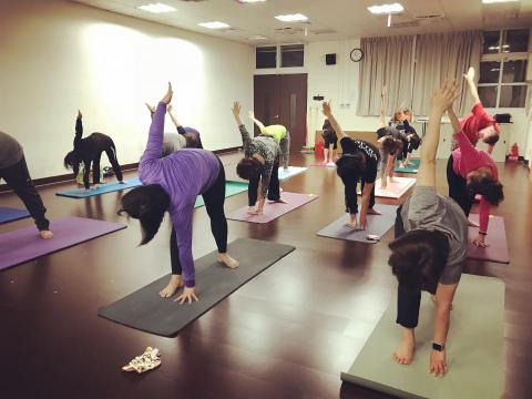 身體遊樂場 Soma yoga - 扭轉脊椎,活化神經系統