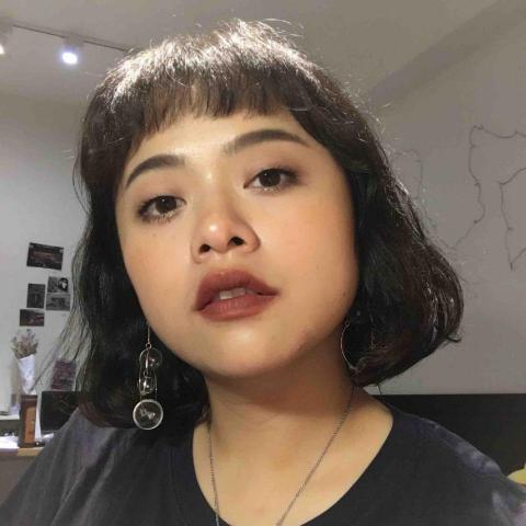 提供美甲片服務的專家王芷