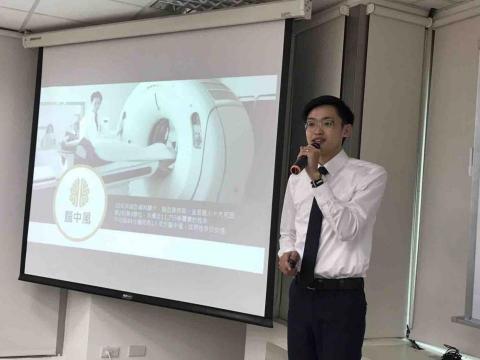 提供ppt版面服務的專家鄭先生 Josh