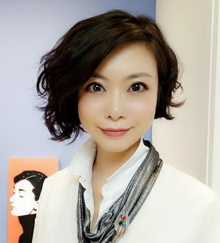 提供行銷策略提案服務的專家盧小姐