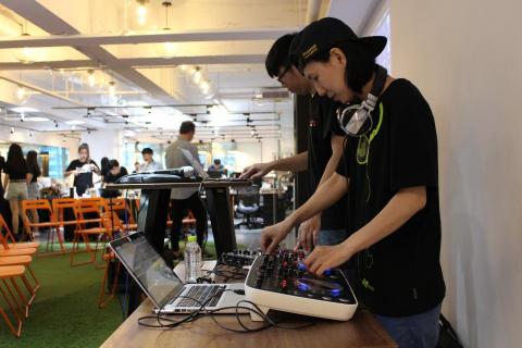 DJ Badhumorr - VoiceTube Office Party
2019.08.30